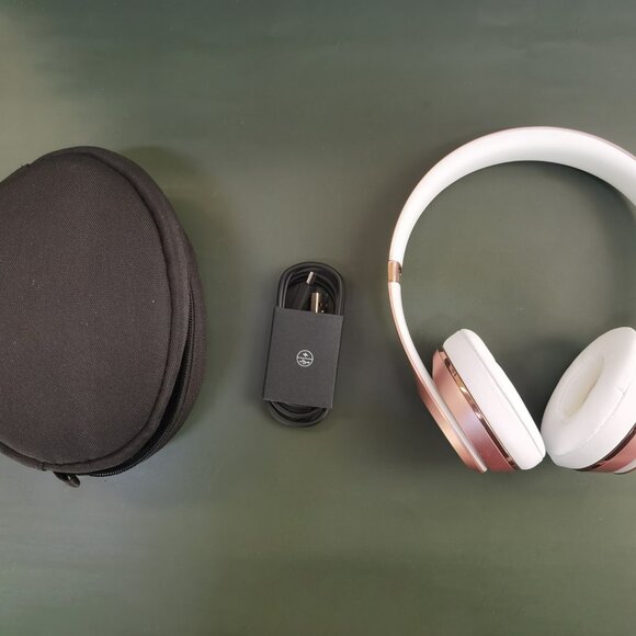 Beats Solo3 Wireless Headband Bluetooth Bass Used Running 98 New - Picture 9 of 15